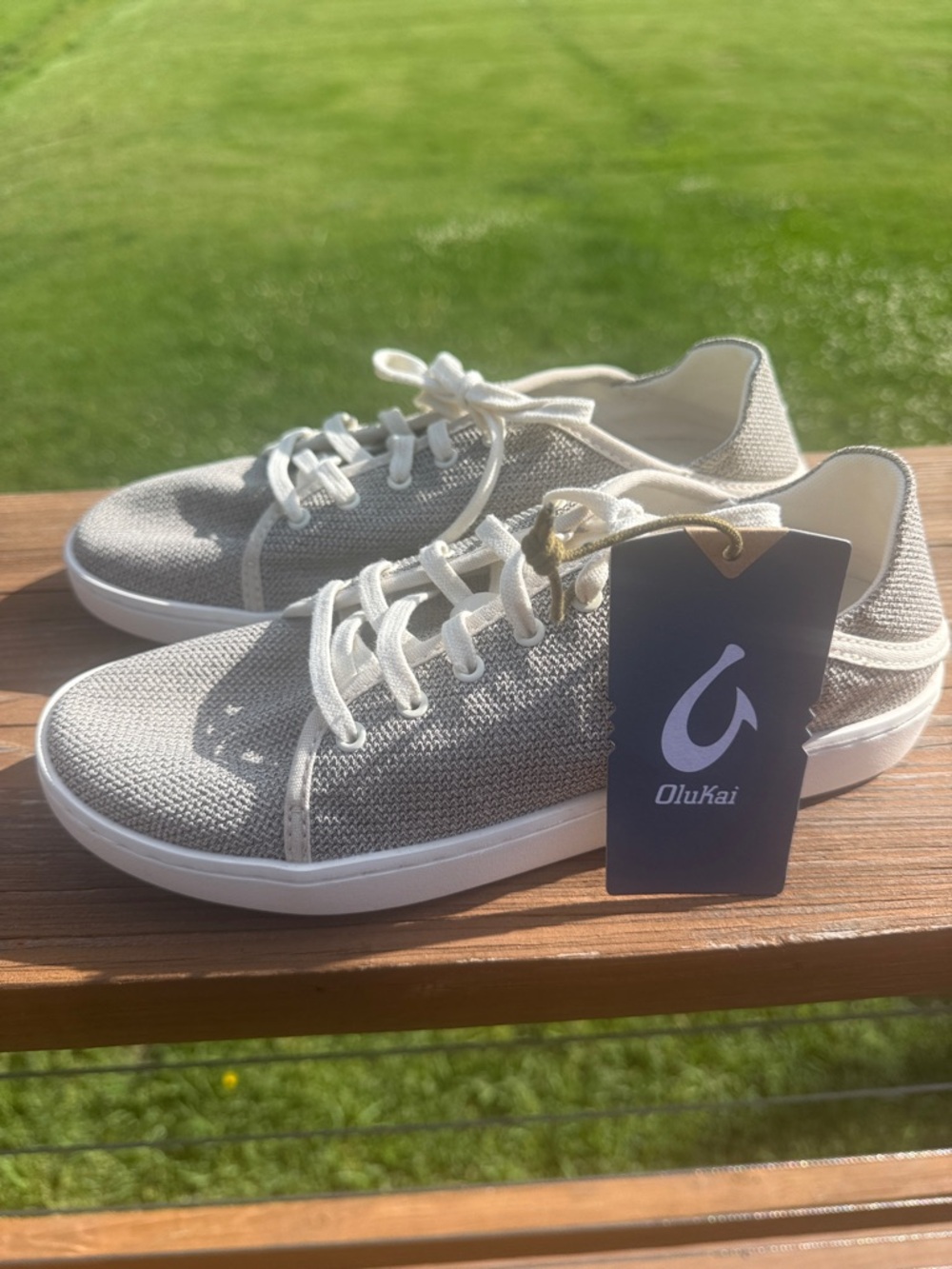 OluKai Pehuea Li Sneaker Tapa / White Sand Size 8